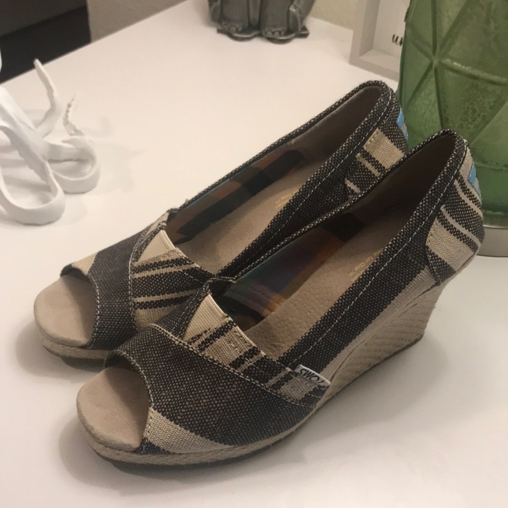 Tom's Peep Toe Striped Wedges 7.5